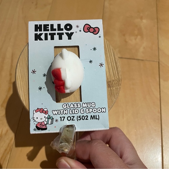 New hello kitty holiday mug with lid and spoon - Picture 6 of 6
